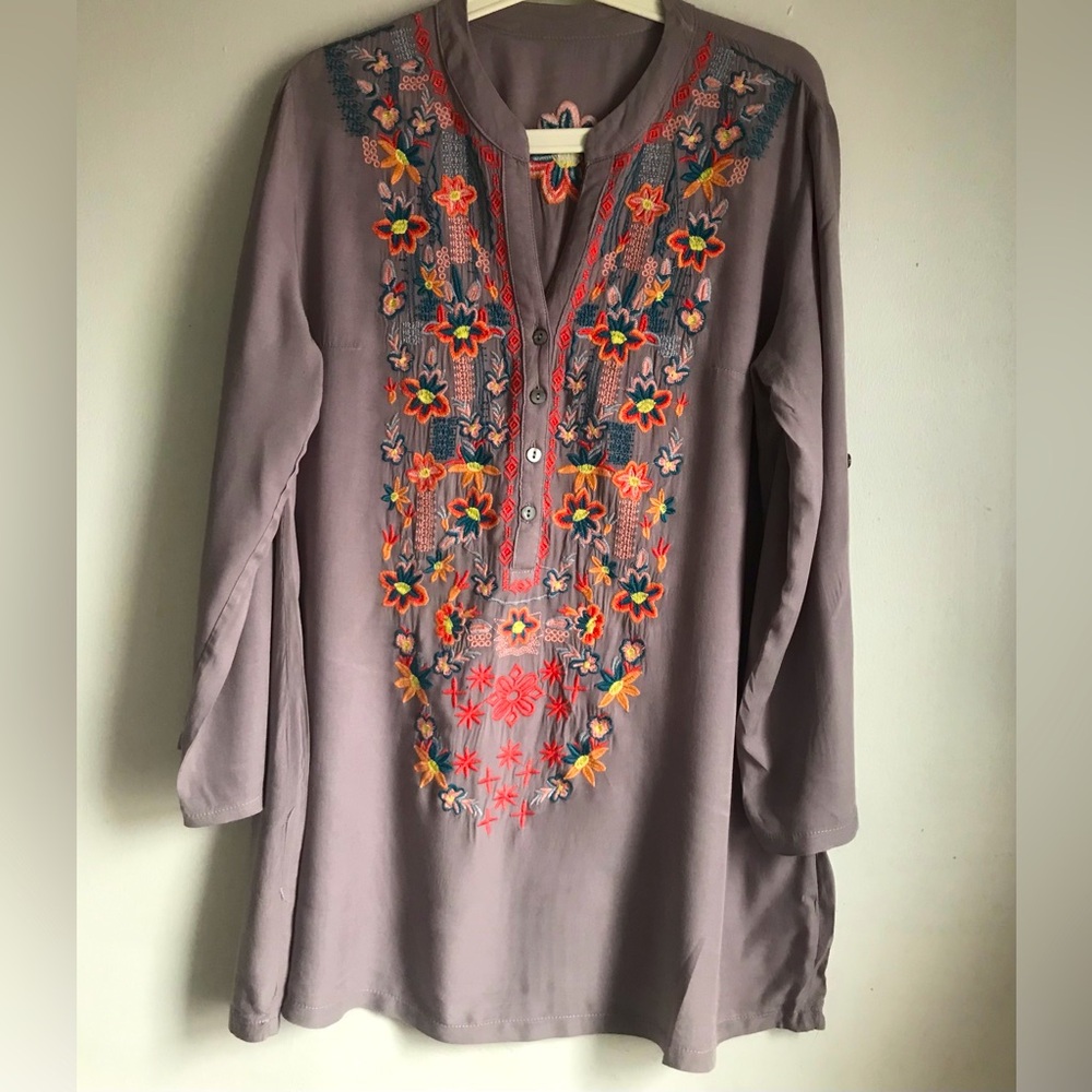 LUNA MOON Embroidered Tunic Top - Picture 4 of 10